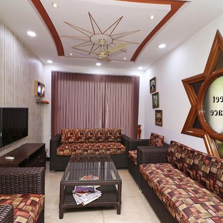 Oyo 2705 Hotel Preet Palace Нью-Дели Экстерьер фото