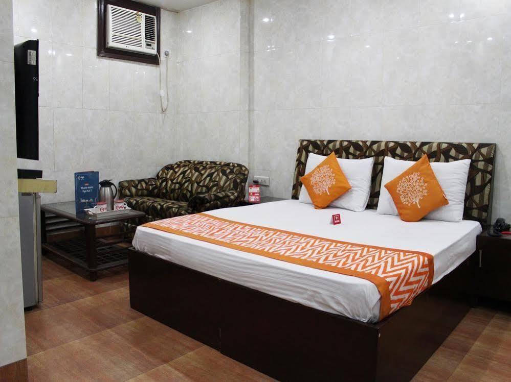 Oyo 2705 Hotel Preet Palace Нью-Дели Экстерьер фото