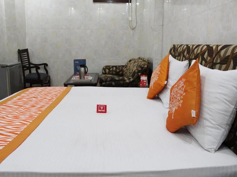 Oyo 2705 Hotel Preet Palace Нью-Дели Экстерьер фото