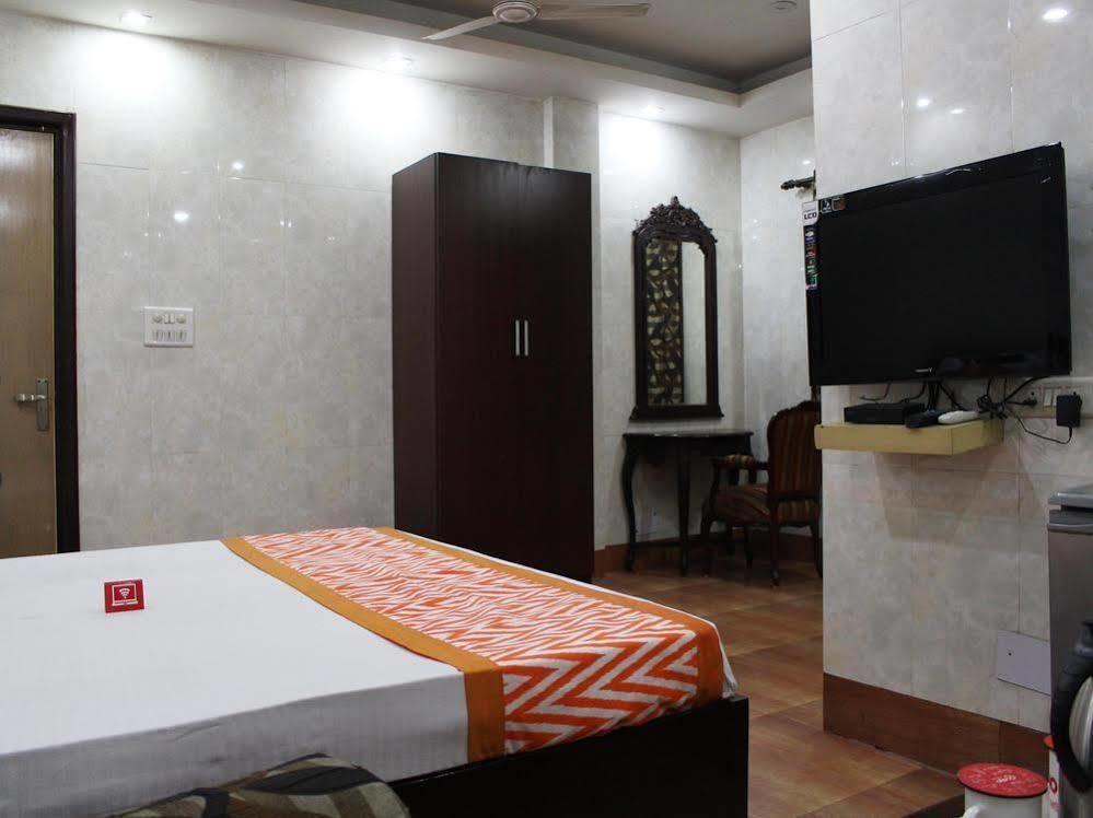 Oyo 2705 Hotel Preet Palace Нью-Дели Экстерьер фото
