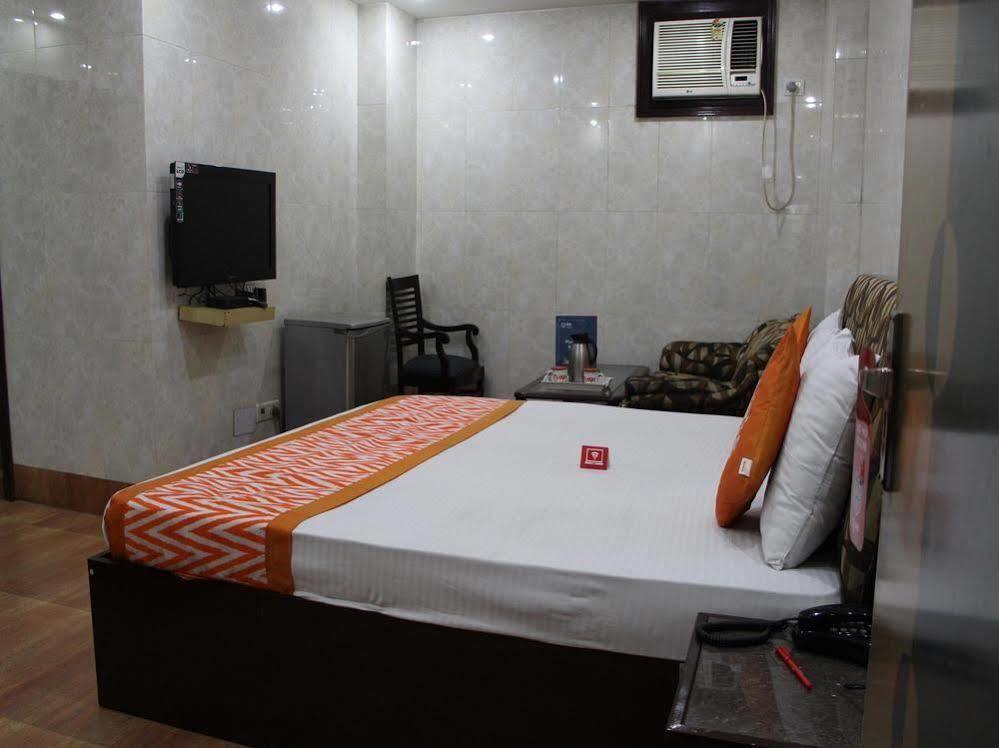 Oyo 2705 Hotel Preet Palace Нью-Дели Экстерьер фото