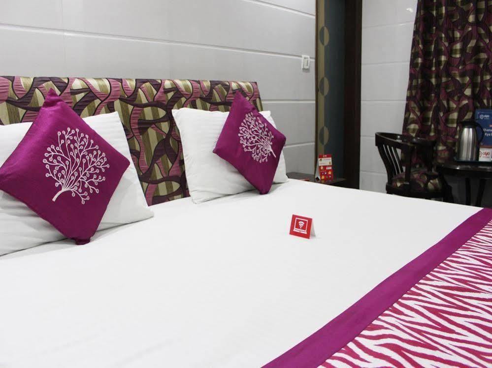 Oyo 2705 Hotel Preet Palace Нью-Дели Экстерьер фото