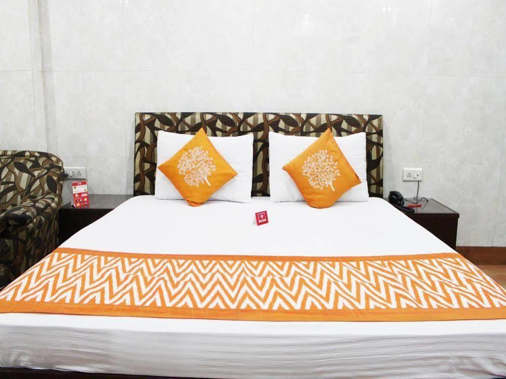 Oyo 2705 Hotel Preet Palace Нью-Дели Экстерьер фото