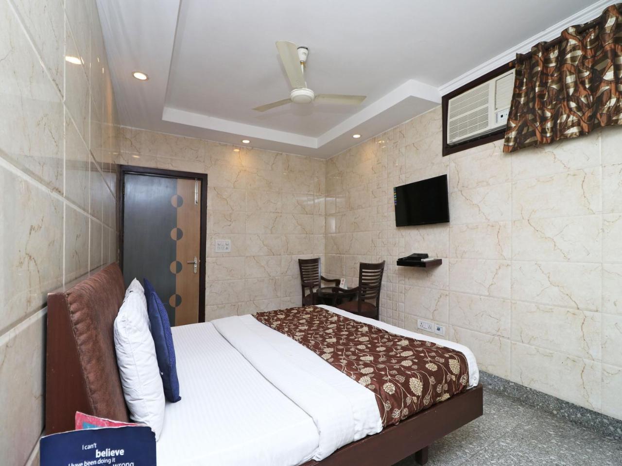 Oyo 2705 Hotel Preet Palace Нью-Дели Экстерьер фото