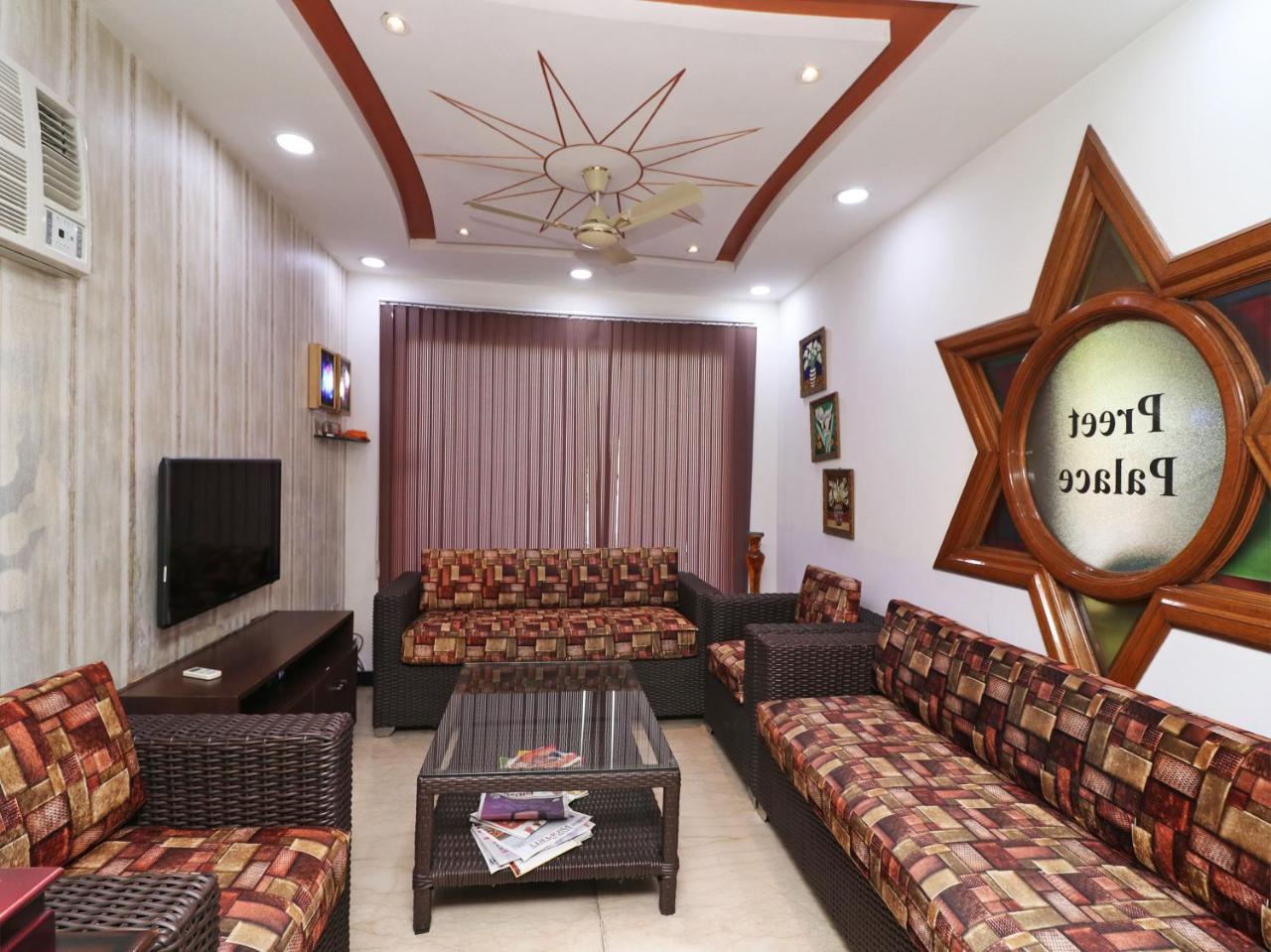 Oyo 2705 Hotel Preet Palace Нью-Дели Экстерьер фото