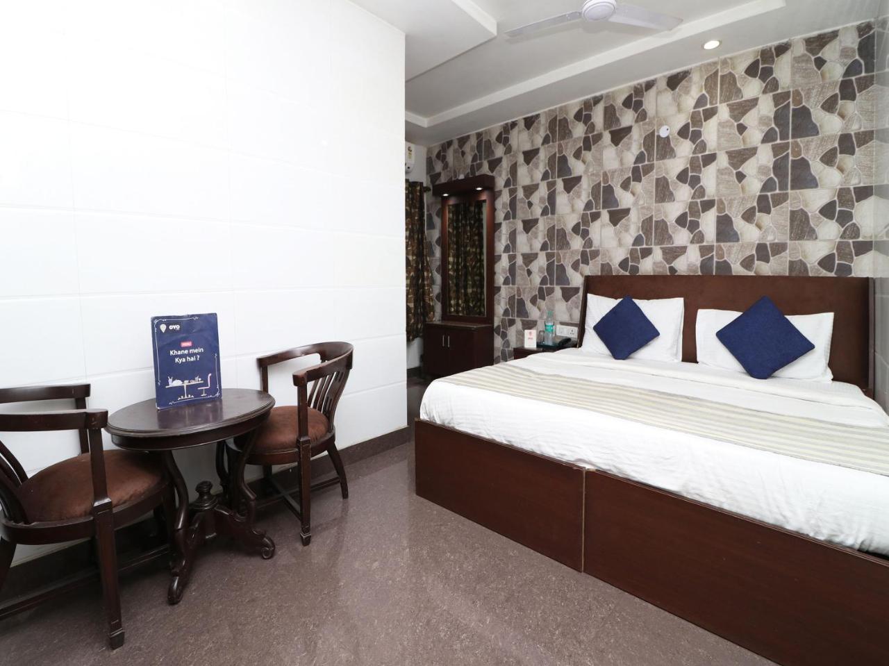Oyo 2705 Hotel Preet Palace Нью-Дели Экстерьер фото