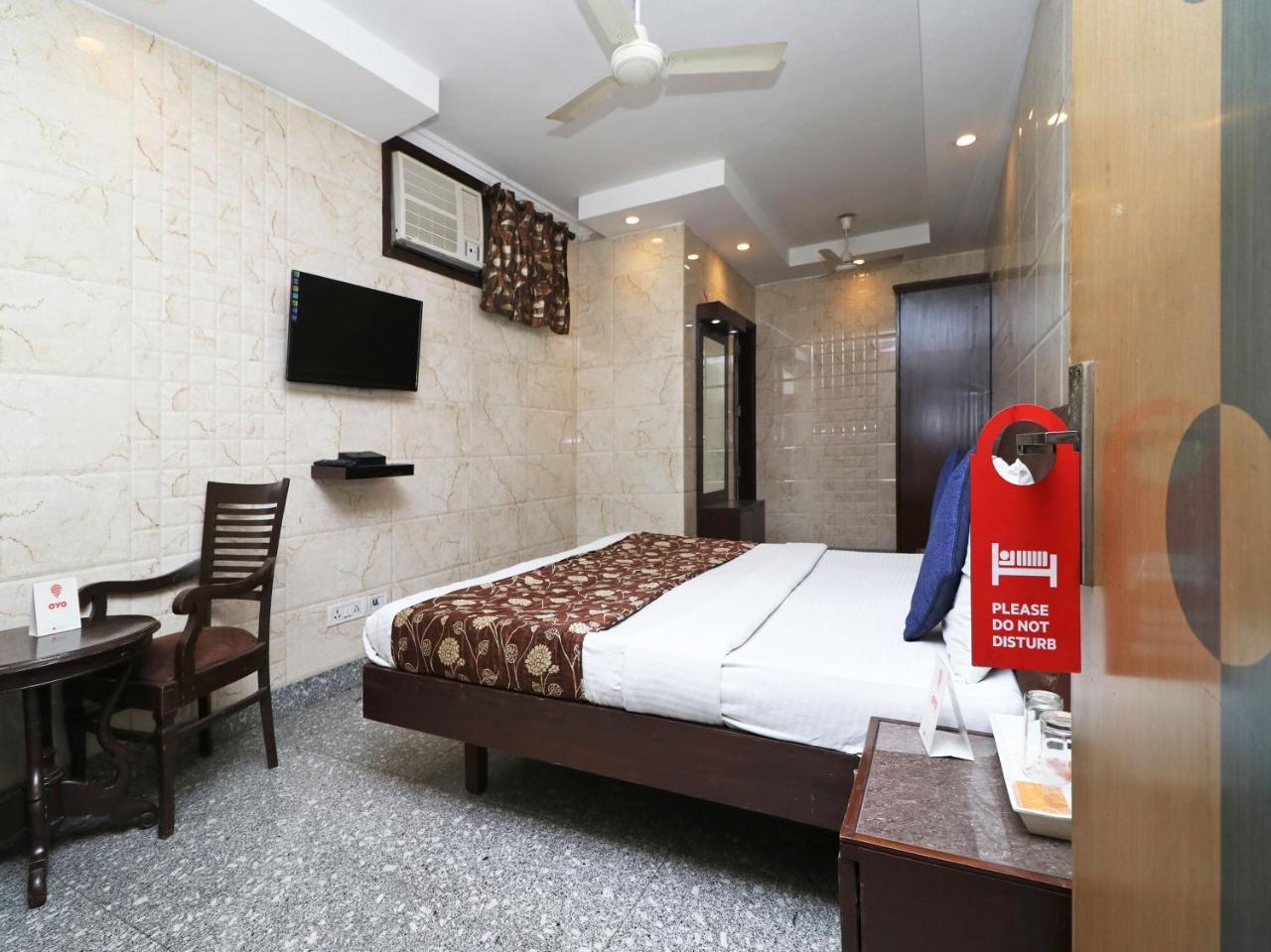 Oyo 2705 Hotel Preet Palace Нью-Дели Экстерьер фото