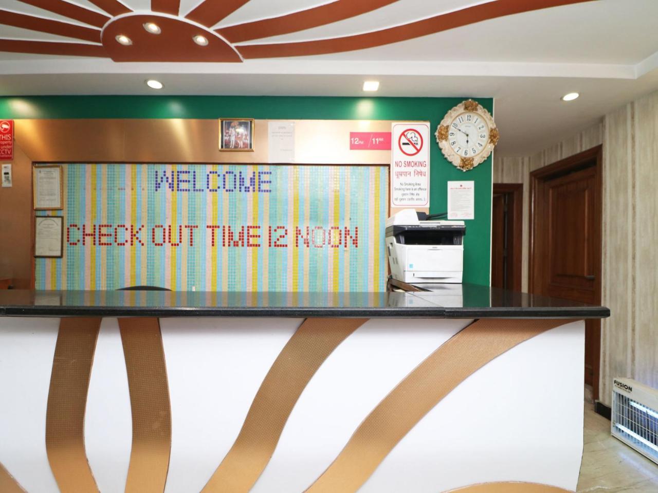 Oyo 2705 Hotel Preet Palace Нью-Дели Экстерьер фото