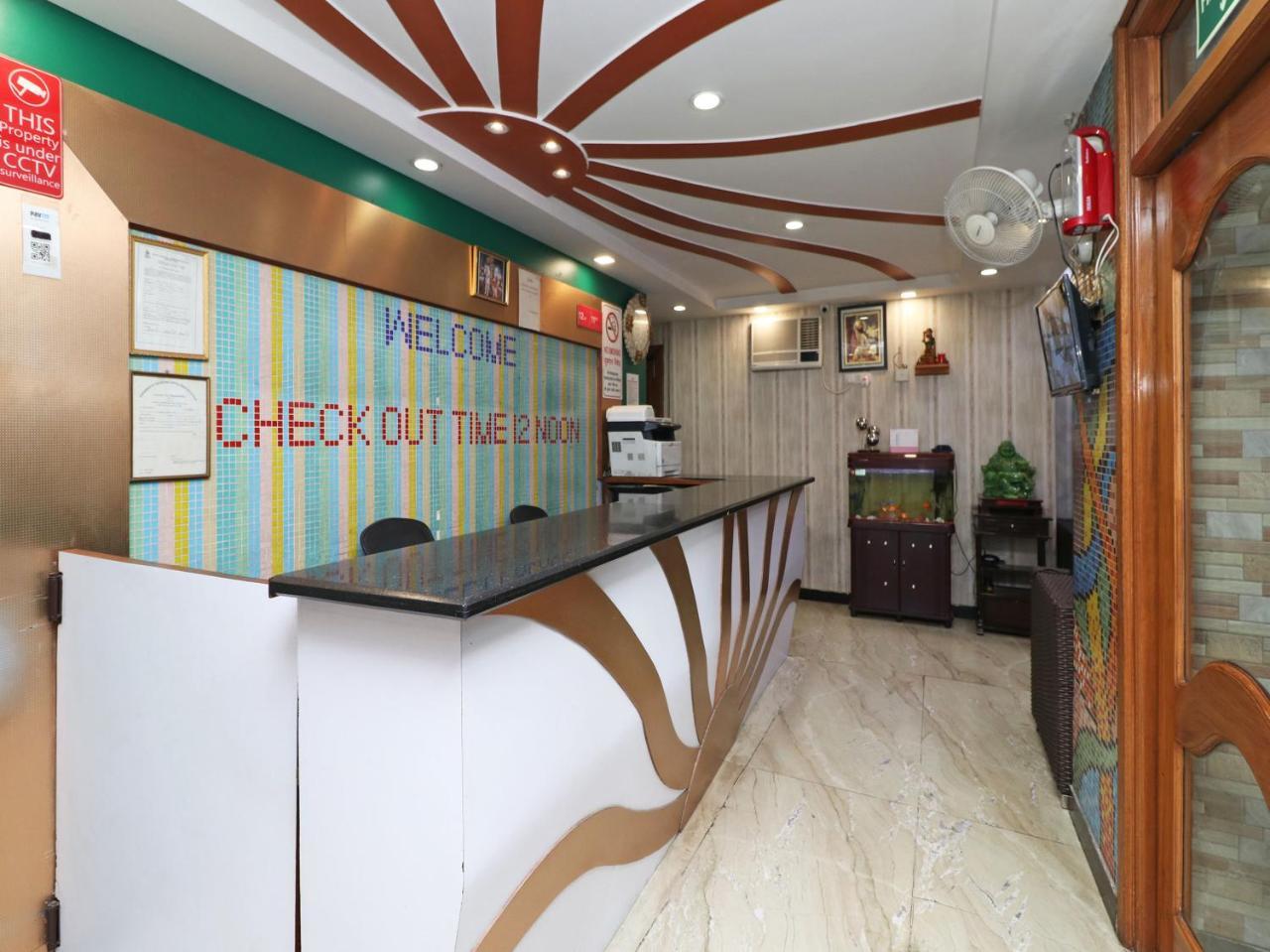 Oyo 2705 Hotel Preet Palace Нью-Дели Экстерьер фото