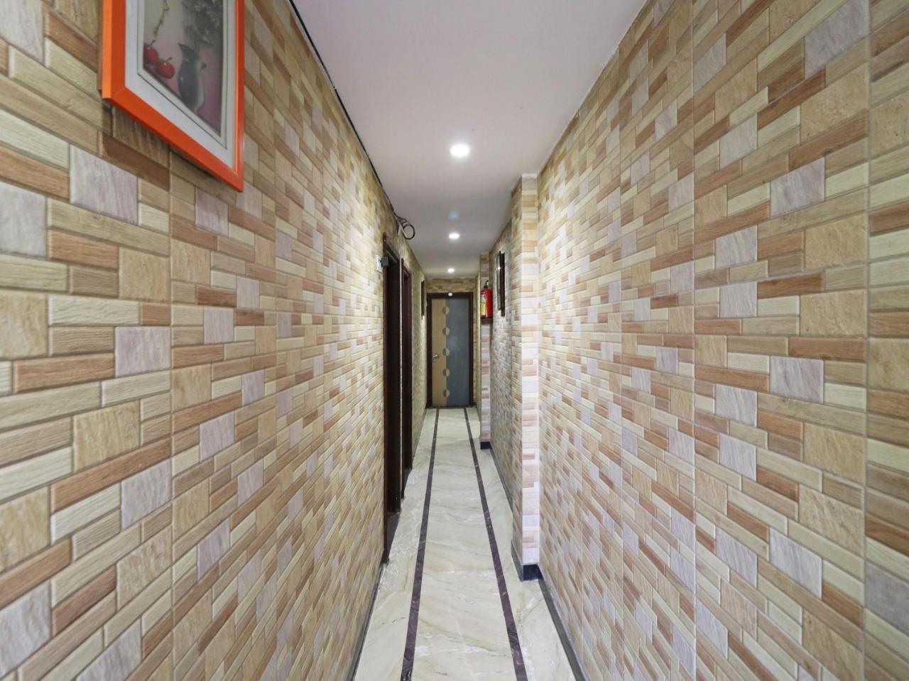 Oyo 2705 Hotel Preet Palace Нью-Дели Экстерьер фото