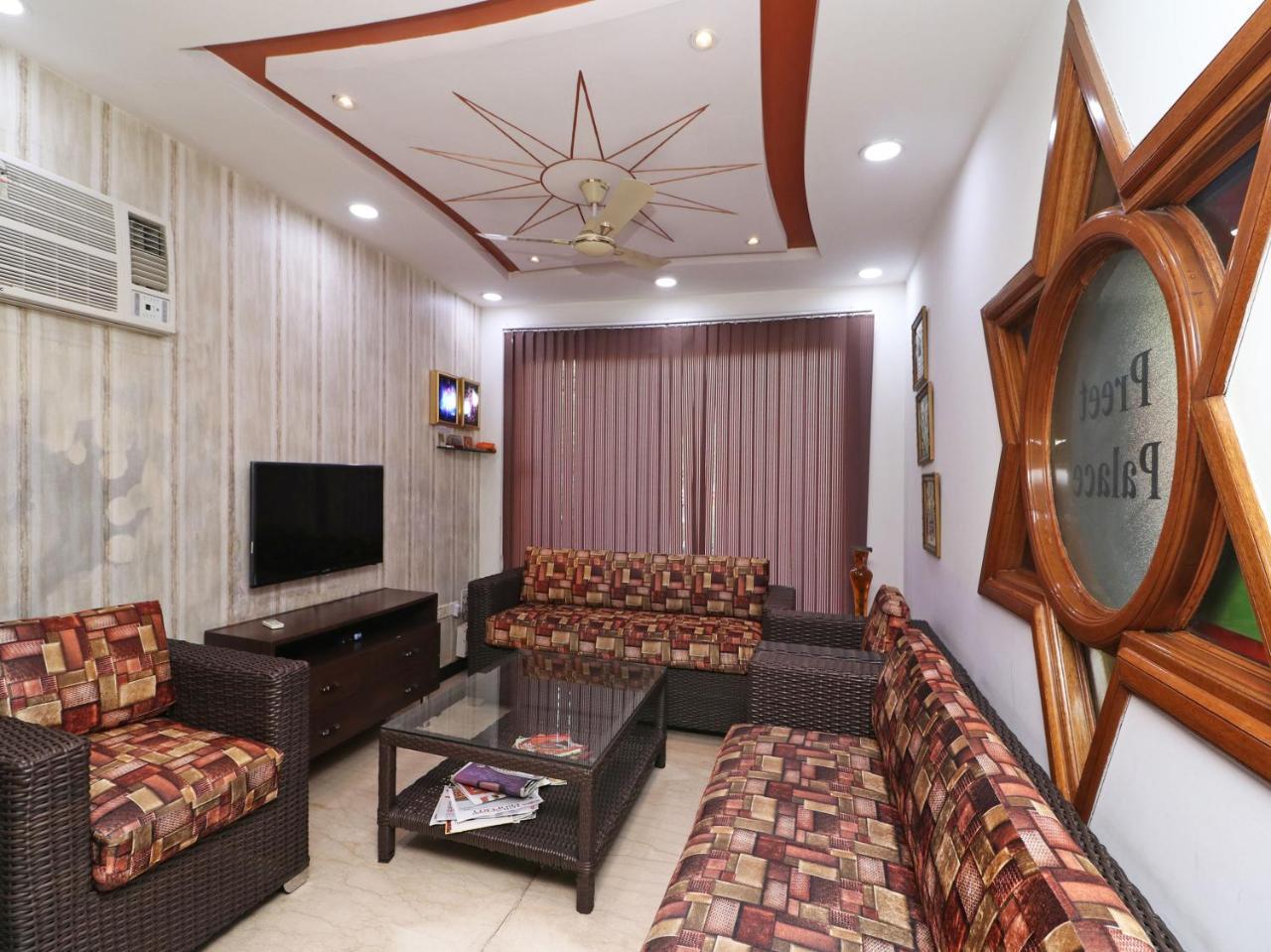 Oyo 2705 Hotel Preet Palace Нью-Дели Экстерьер фото