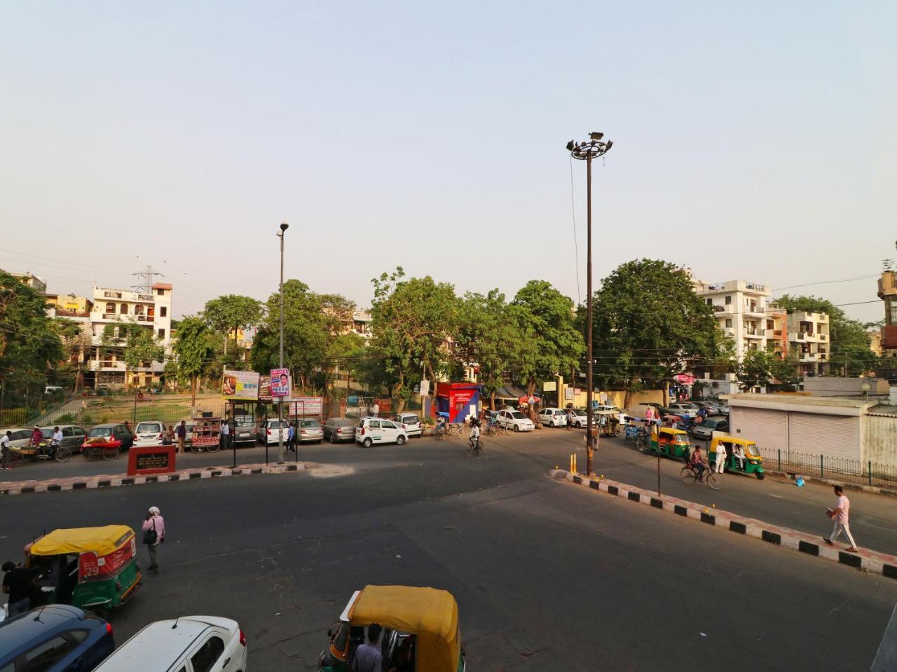 Oyo 2705 Hotel Preet Palace Нью-Дели Экстерьер фото