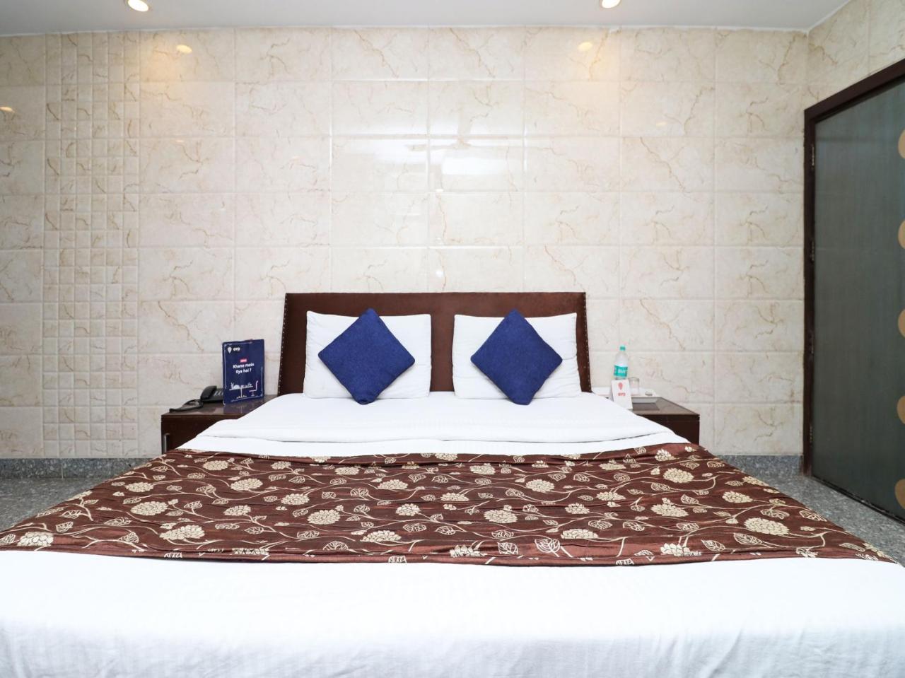 Oyo 2705 Hotel Preet Palace Нью-Дели Экстерьер фото