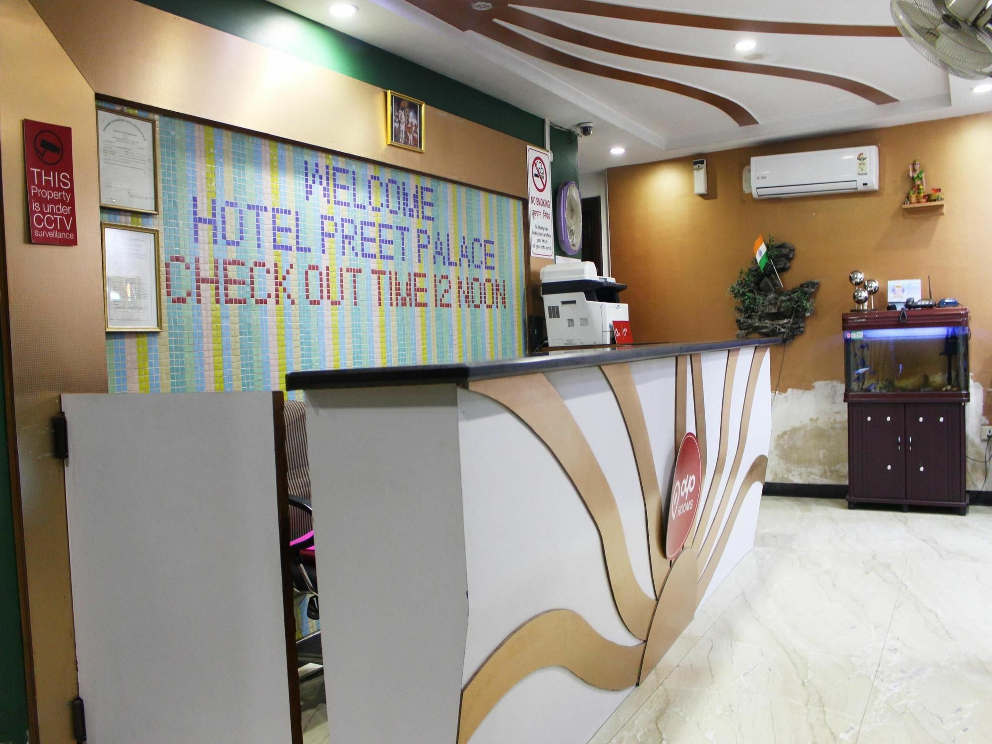 Oyo 2705 Hotel Preet Palace Нью-Дели Экстерьер фото